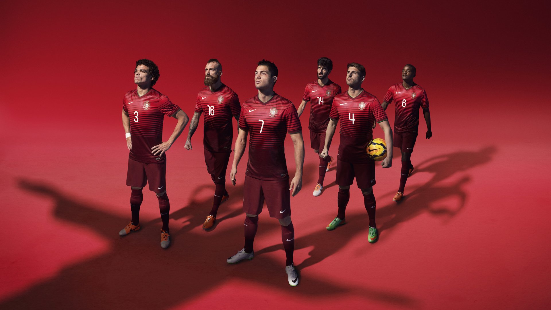 中国足球联赛球员职业成长路径明确分级，职业足球队员